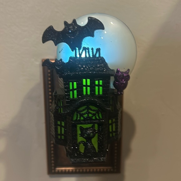 Bath and body works wallflower plug in nightlight. Haunted House - Picture 1 of 3